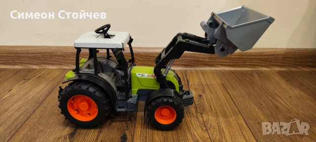 BRUDER 02112 Трактор CLAAS Nectis 267 F с ремарке и челен товарач, снимка 2 - Коли, камиони, мотори, писти - 53512155