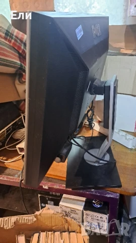Монитор dell, снимка 2 - Монитори - 50786349