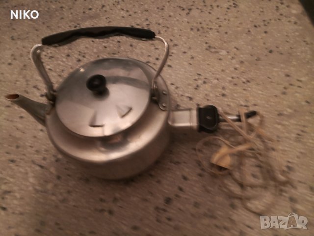 Продавам,Руски,работещ Чайник,eл. 2.5 литра вода.един киловат/час