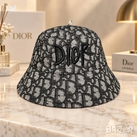 Шапка идиотка Dior 