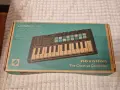 Novation Launchkey Mini 25 MK3 – MIDI клавиатура, 25 клавиша, 16 pads, снимка 1
