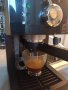 Кафемашина Саеко Поемия с ръкохватка с крема диск, работи перфектно и прави страхотно кафе с каймак , снимка 1 - Кафемашини - 40079649