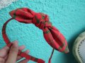 Диадема червено каре със златни нишки и зелено  Ръчна Изработка Диадема с панделка, снимка 1 - Аксесоари за коса - 42702325