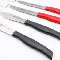Ножове Zwilling J. A. Henckels AG е немски производител, снимка 1 - Прибори за хранене, готвене и сервиране - 35718837