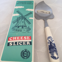 Нож / слайсер/ шпатула за сирене с керамична дръжка Elesva Delft blue, неръждаема стомана, нов, снимка 2 - Прибори за хранене, готвене и сервиране - 36166690