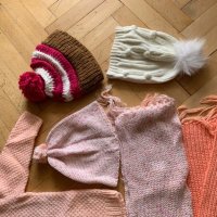 Плетени жилетка, шапки и шалове , снимка 4 - Шапки, шалове и ръкавици - 32706862