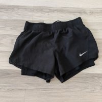 Дамски Шорти Nike, снимка 1 - Къси панталони и бермуди - 42044764