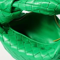 BOTTEGA VENETA Green Mini Jodie чанта, снимка 2 - Чанти - 44224498