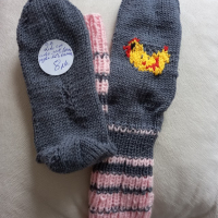 Ръчно плетени детски чорапи, ходило 22 см., снимка 2 - Чорапи - 44581951