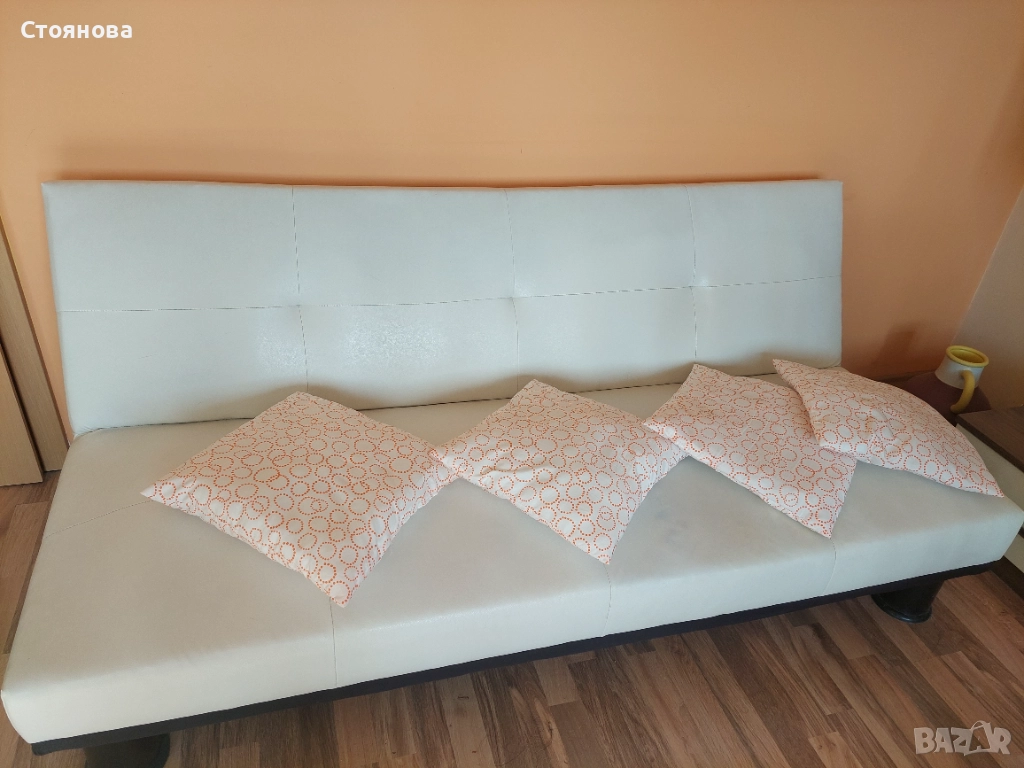 Разтегателен диван, бяла изкуствена кожа, снимка 1
