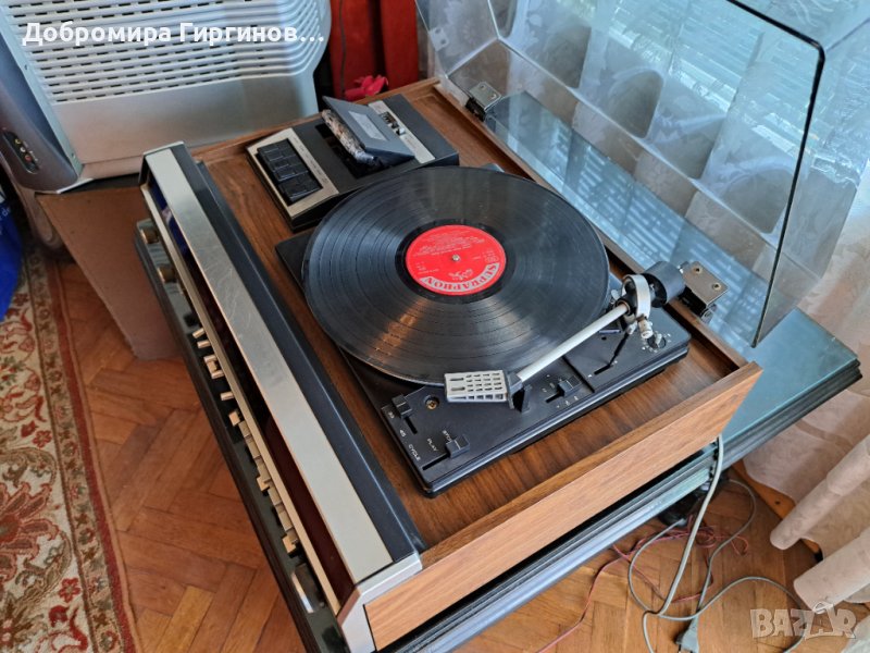 Продавам стерео комбайн "Soundesign"- грамофон, касетофон, FM радио, тонколони 2бр., снимка 1