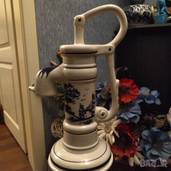 Холандска Порцеланова помпа чешма, снимка 1