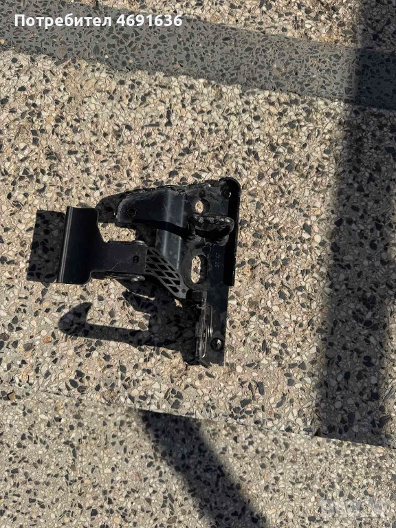 Осигурителна кука на преден капак на Ауди Audi A6 4f C6 само за 30лв. 4f0823480A, снимка 1