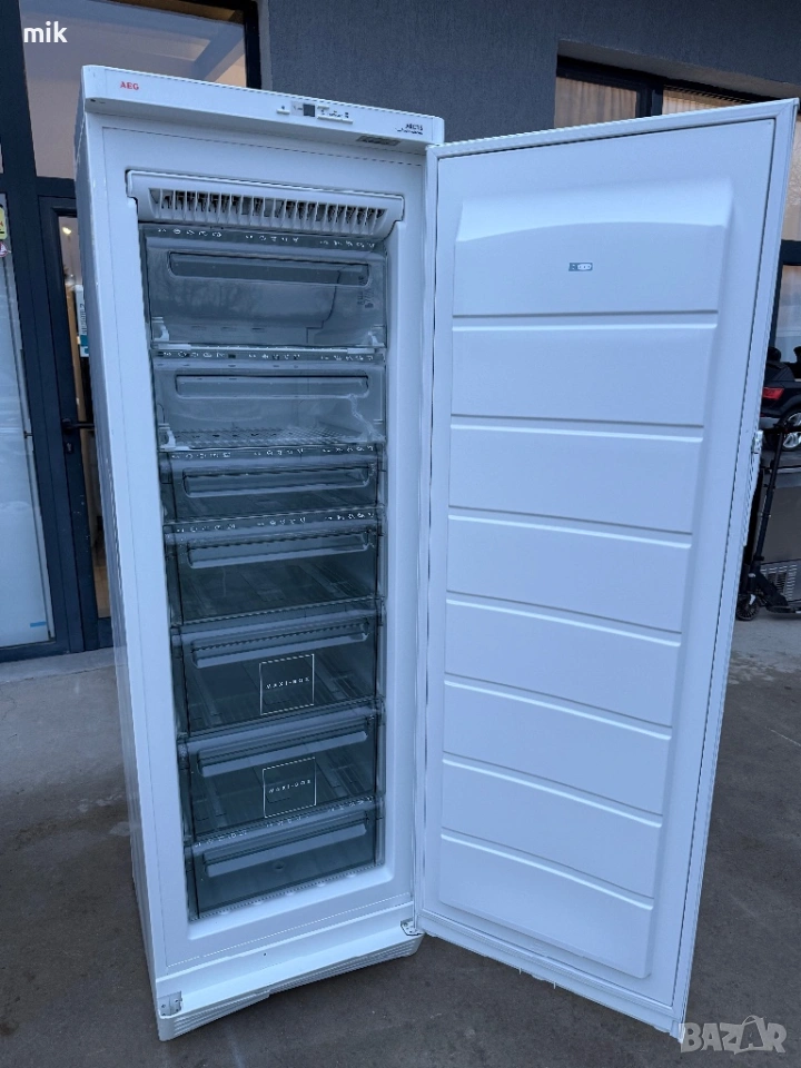 Фризер AEG No Frost 180см , снимка 1
