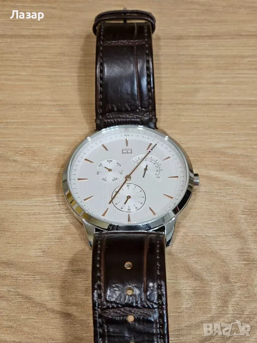 Tommy Hilfiger, Часовник с кожена каишка, снимка 1