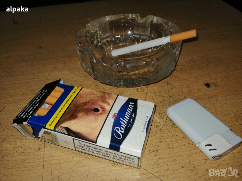 Продавам нов кръгъл кристален пепелник от едно време, снимка 1