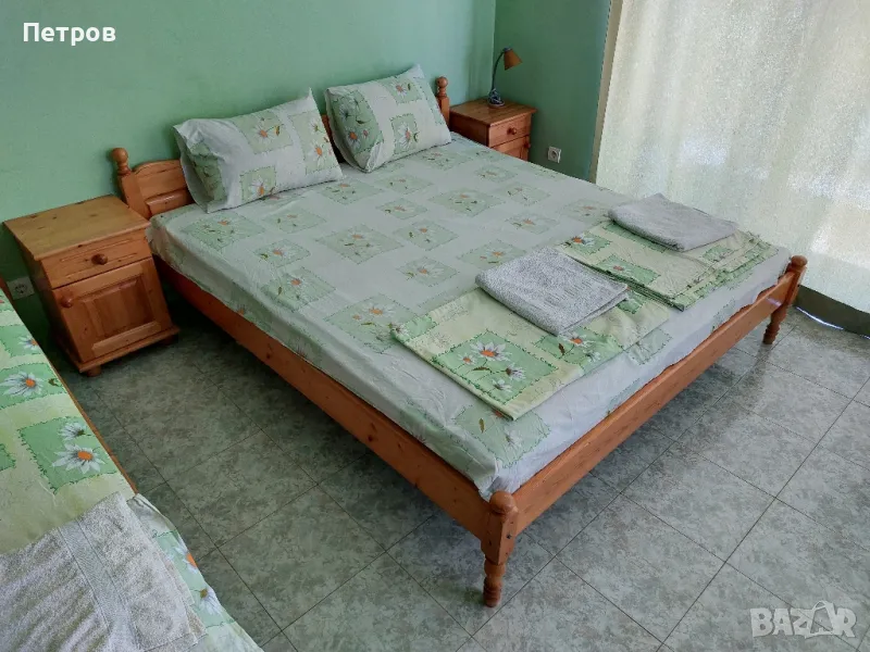 Спални и легла с матраци, маси-тоалетки от чам масив, снимка 1