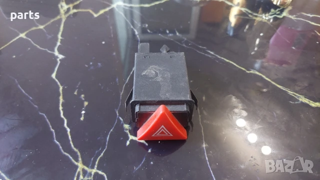 Бутон Аварийни Светлини Ауди A3 8L (2), снимка 2 - Части - 51058584