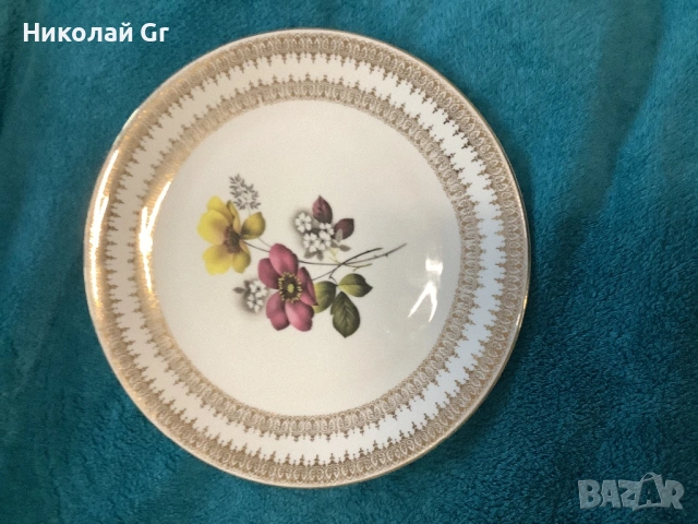 Порцеланова чиния  позлата ръчно рисувана  произведено в Германия  1950 години отличен състояние