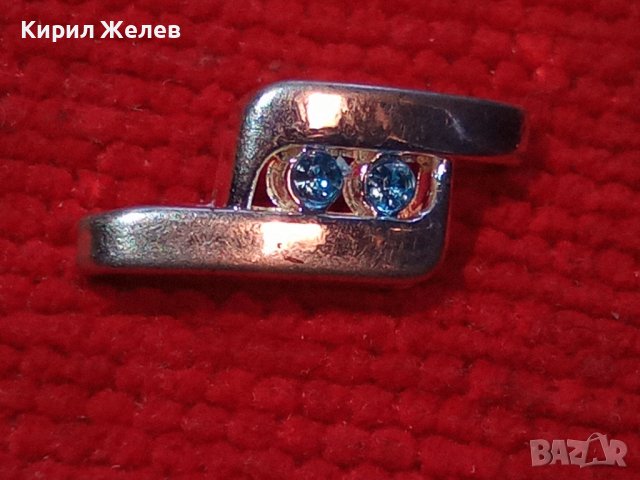 КРАСИВО СКЪПОЦЕННО МЕДАЛЬОНЧЕ с БЯЛА ПОЗЛАТА и ФАСЕТИРАНИ СИНИ КРИСТАЛЧЕТА 25866, снимка 2 - Колиета, медальони, синджири - 39229343