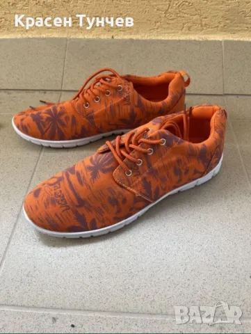 Оранжеви нови маратонки номер 44