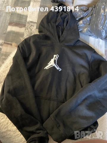 Разпродажба на ненужни дрехи 