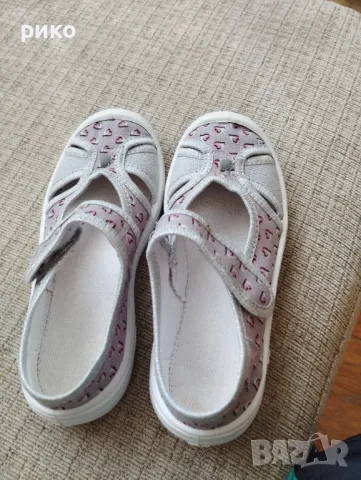 Пантофи , снимка 9 - Детски пантофи - 47642801