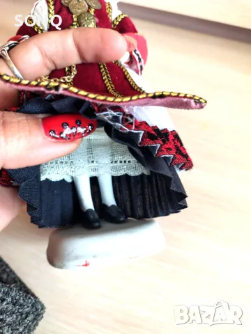 Колекционерски Порцеланови Фигури Национални Носии, снимка 7 - Колекции - 48600076