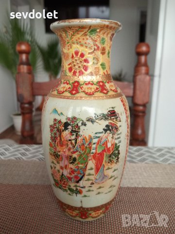 Продавам 3 бр.красиви и стилни вази.Порцелан-Китай.Голямата е маркирана.Цената е за всичките., снимка 8 - Вази - 44395624