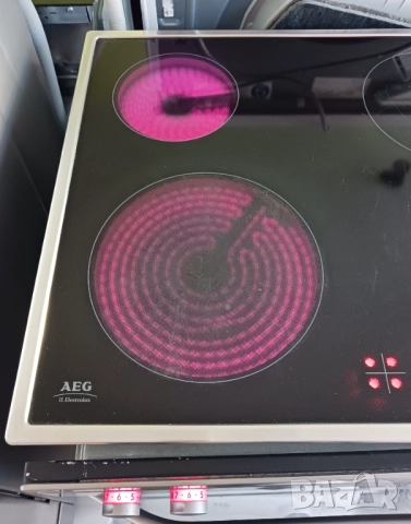 Печка за вграждане с керамичен плот AEG, снимка 11 - Печки, фурни - 52420561