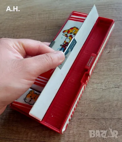 Кутия (Пенал) за ученически принадлежности от 90те години, снимка 5 - Други ценни предмети - 50116751