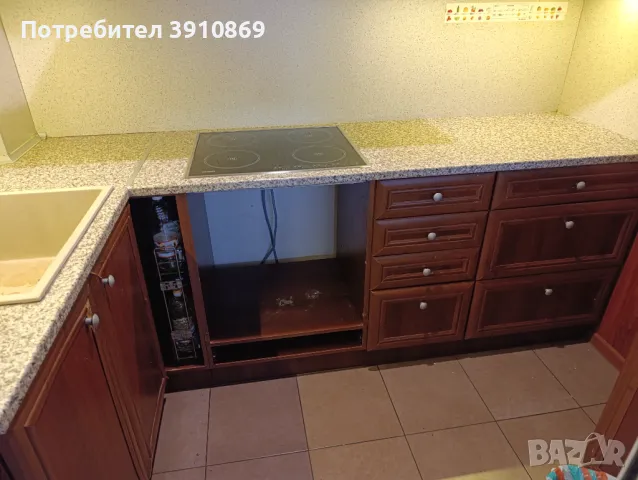 П-образна модулна кухня шкафове, плотове, с вградени гранитна мивка, индукционни котлони, абсорбатор, снимка 1