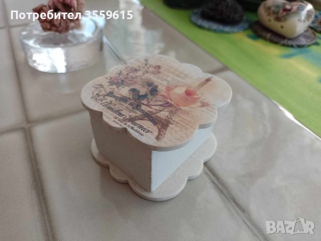 дървена ретро кутийка за бижута от Париж, Франция, снимка 1