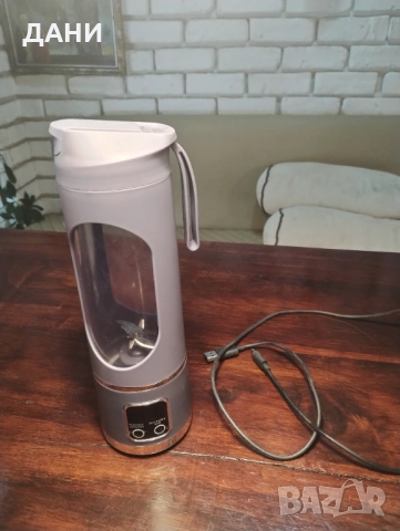 Преносим блендер 450 мл, презареждащ се с USB, за смутита и шейкове