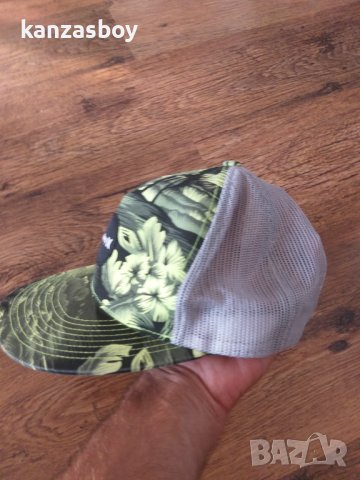 hurley the classics yupoong hat - страхотна шапка КАТО НОВА , снимка 5 - Шапки - 41846818