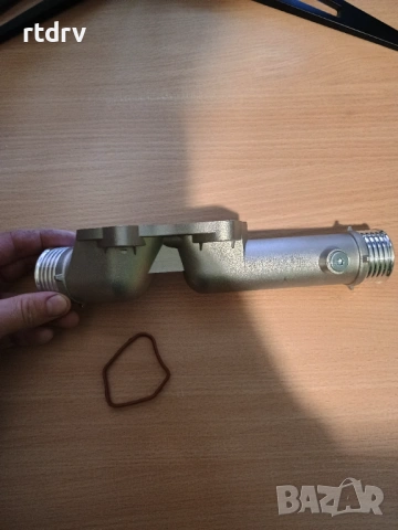 Алуминиево тяло за термостат bmw m52, снимка 2 - Части - 53655703