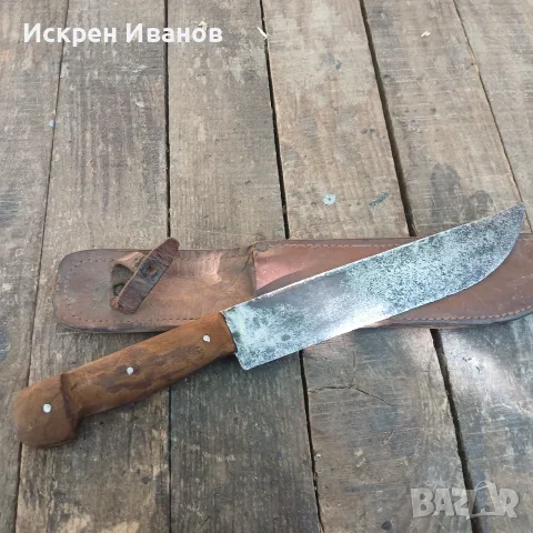 Стар кован нож с кожена кания