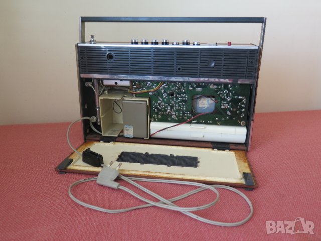 Vintage Grundig  Concert-Boy 208,   1967–1969г.,Ретро радио , снимка 13 - Радиокасетофони, транзистори - 41191157