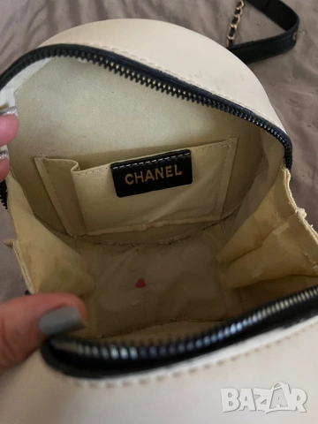 Chanel кръгла чантичка, снимка 5 - Чанти - 53032163
