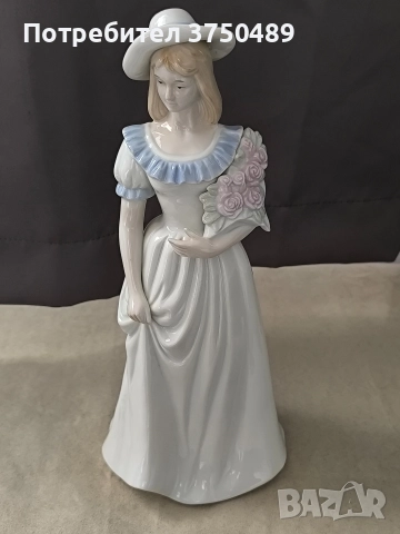 Красива дама с цветя Съвсем малка забележка на шапката Вижда се на последната снимка 