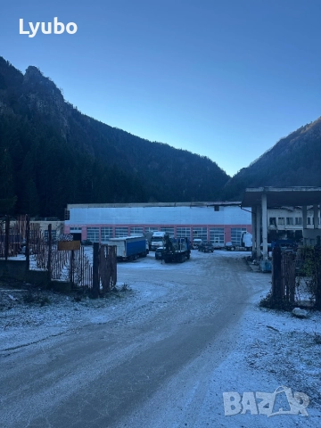 Продава база 