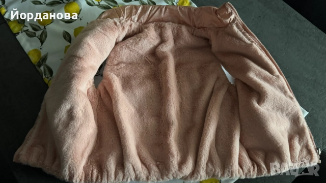 Дрехи момиче Mayoral/МАйорал размер 104 и 110 двулицев елек, суитшърт, дънки, снимка 3 - Детски якета и елеци - 51920252