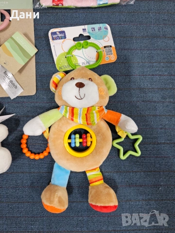 Продавам Чисто НОВИ бебешки играчки с етикетите, видра, мече, одеяло, дрънкалки, снимка 9 - Плюшени играчки - 53624948