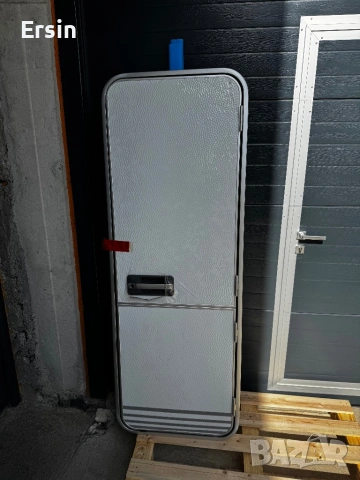 Оригинална врата за KNAUS  (Алуминиеви)(чисто нови) (налични 2 броя), снимка 5 - Къмпинг мебели - 48394447