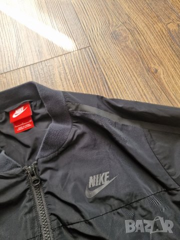 Страхотно дамско тънко  яке NIKE размер S , снимка 5 - Якета - 44176116