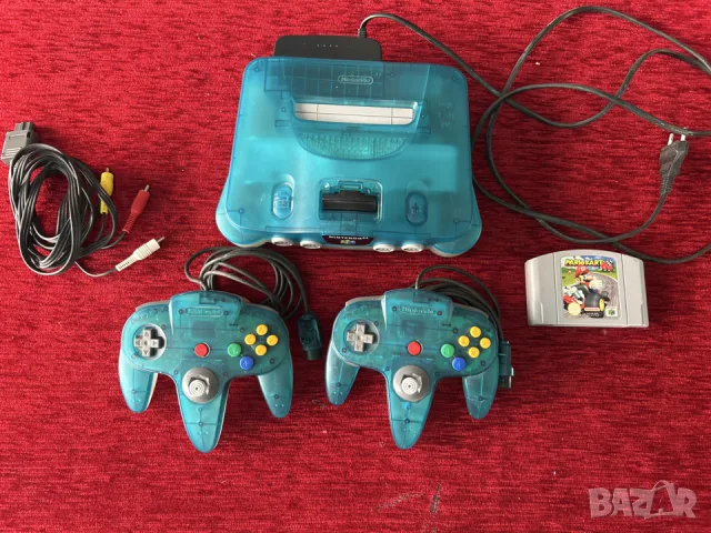 Nintendo 64 (N64) в лимитирания полупрозрачен цвят Ice Blue (прозрачно синьо от серията Funtastic),