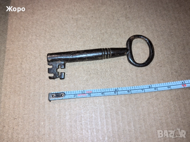 Старинен ръчно кован  ключ за порта, врата 