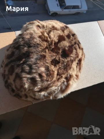 Шапки и яки, наметало от естествен косъм лисица, заек и др. 