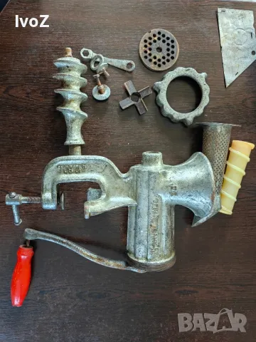 Продавам 2 броя машинки за мелене на месо 