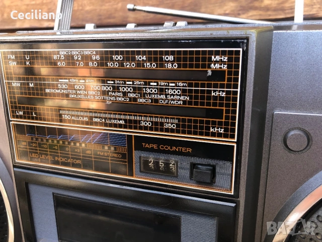 Радиокасетофон HITACHI TRK 2200E, снимка 8 - Радиокасетофони, транзистори - 53465658